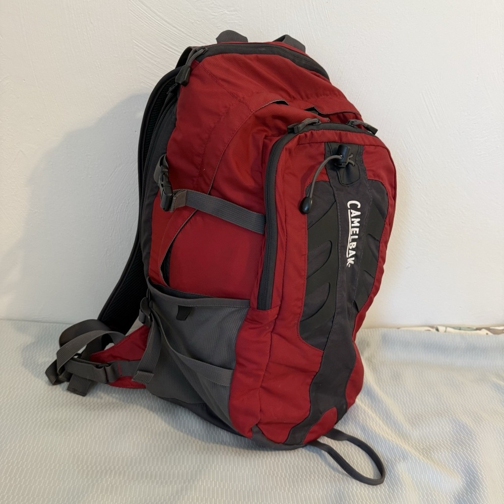 Camelbak Rim Runner Hydration Backpack Green Lightweight Hiking Pack Camping